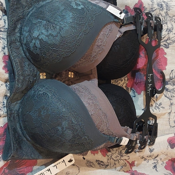 Nicole Miller Other - Elegant Lace Women's Bra Set - Black and Gray